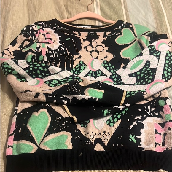 💯 % Authentic Chanel Women's Multicolor Sweater - Picture 2 of 6